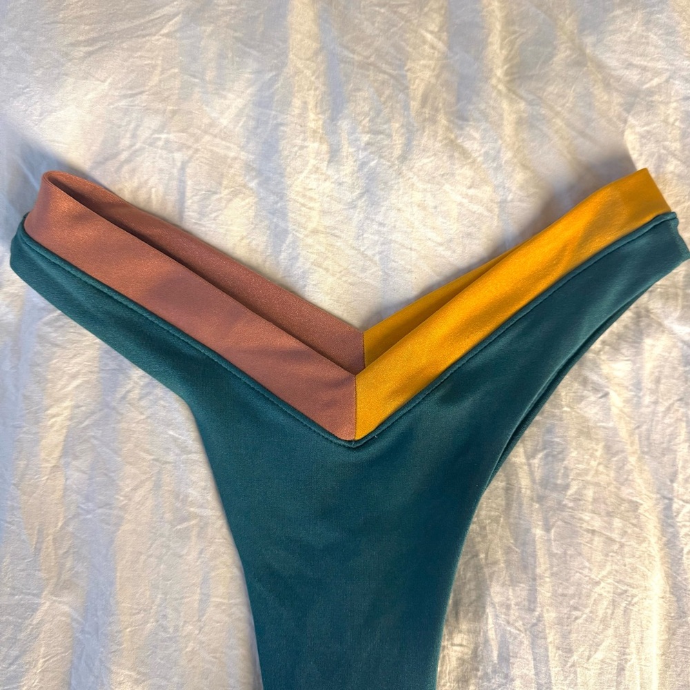 Oneone Swimwear Bikini Set - Picture 5 of 7